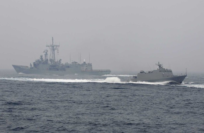Chiến hạm tuần tra lớp Kuang Hua VI của Hải quân Đài Loan diễn tập gần cảng Cao Hùng